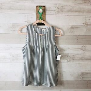 💕 NWT Gap Swing Top💕